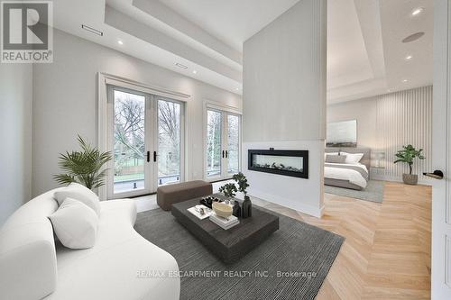 556 Fourth Line, Oakville (Bronte East), ON - Indoor Photo Showing Living Room With Fireplace