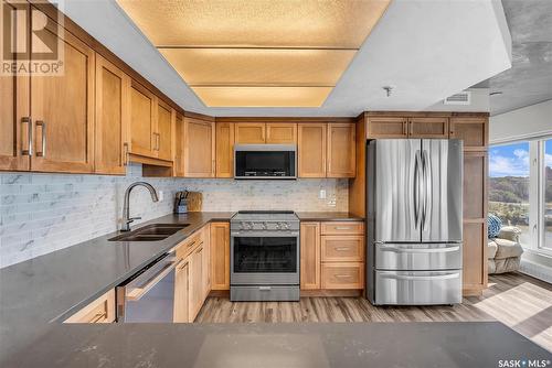 1260 424 Spadina Crescent E, Saskatoon, SK - Indoor Photo Showing Kitchen With Stainless Steel Kitchen With Double Sink