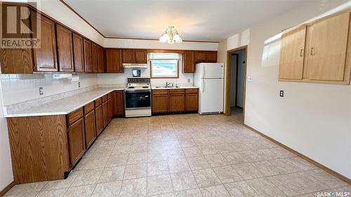 760 Princess Street, Regina, SK - Indoor Photo Showing Kitchen With Double Sink