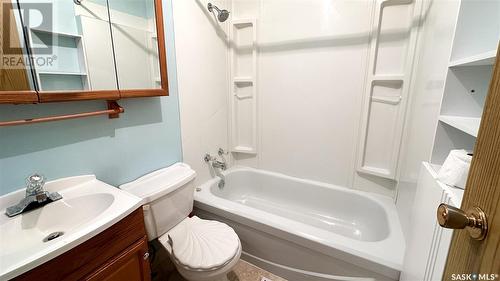 760 Princess Street, Regina, SK - Indoor Photo Showing Bathroom