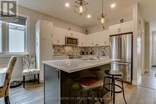 71 Compass Trail, Central Elgin (Port Stanley), ON - Indoor Photo Showing Kitchen With Double Sink With Upgraded Kitchen