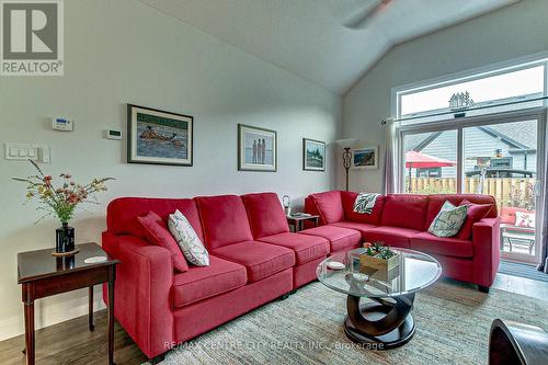 71 Compass Trail, Central Elgin (Port Stanley), ON - Indoor Photo Showing Living Room