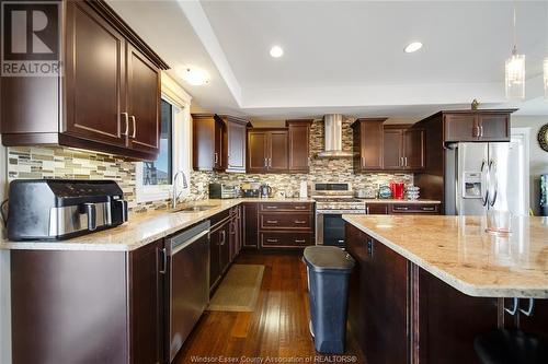 878 Southwood, Lakeshore, ON - Indoor Photo Showing Kitchen With Upgraded Kitchen