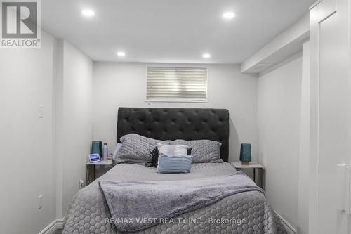 82 Loggers Run, Barrie (Ardagh), ON - Indoor Photo Showing Bedroom