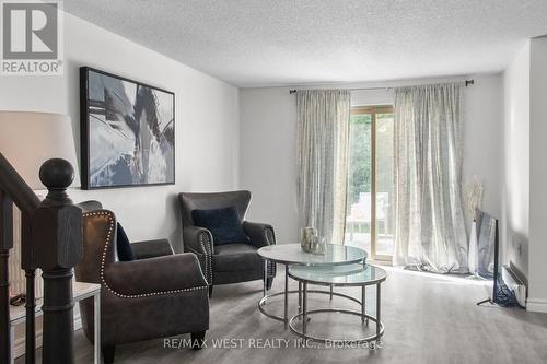 82 Loggers Run, Barrie (Ardagh), ON - Indoor Photo Showing Living Room