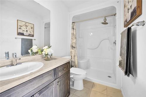 3955 Crown Street, Beamsville, ON - Indoor Photo Showing Bathroom