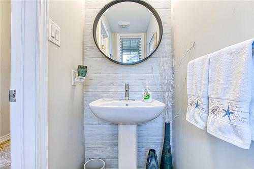 61 Waterview Lane, Grimsby, ON - Indoor Photo Showing Bathroom