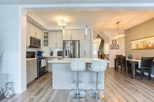 61 Waterview Lane, Grimsby, ON - Indoor Photo Showing Kitchen With Upgraded Kitchen