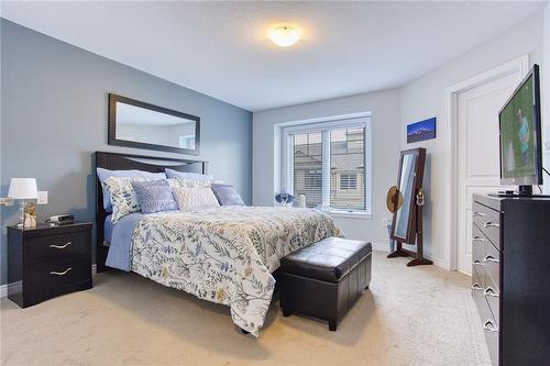 61 Waterview Lane, Grimsby, ON - Indoor Photo Showing Bedroom