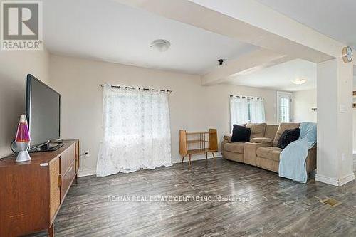 3 First Avenue, Erin, ON - Indoor Photo Showing Living Room