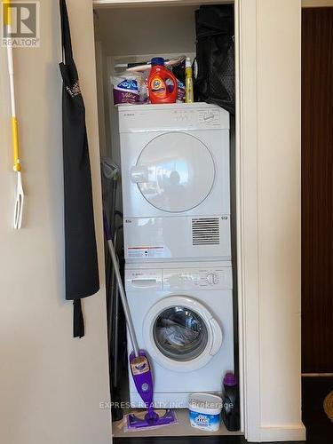 4202 - 180 University Avenue, Toronto, ON - Indoor Photo Showing Laundry Room