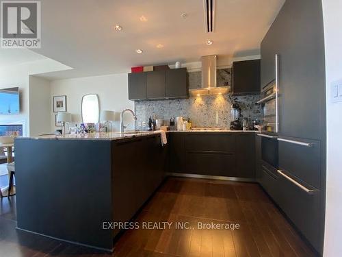 4202 - 180 University Avenue, Toronto, ON - Indoor Photo Showing Kitchen With Upgraded Kitchen