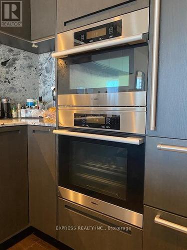 4202 - 180 University Avenue, Toronto, ON - Indoor Photo Showing Kitchen