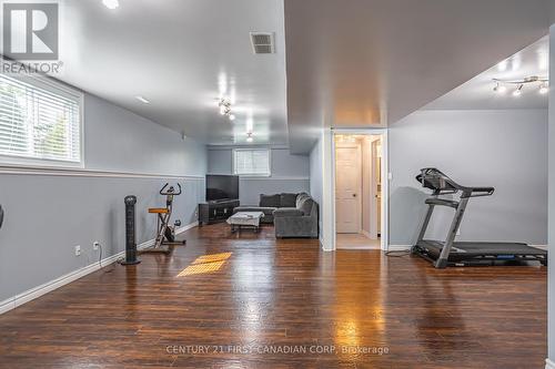 58 Owen Court, Central Elgin (Lynhurst), ON - Indoor Photo Showing Gym Room