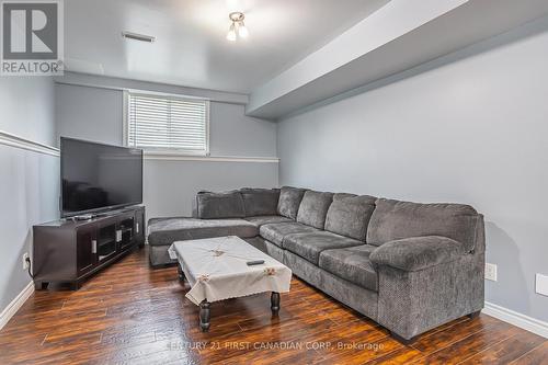 58 Owen Court, Central Elgin (Lynhurst), ON - Indoor Photo Showing Living Room