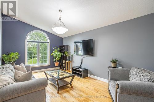 58 Owen Court, Central Elgin (Lynhurst), ON - Indoor Photo Showing Living Room