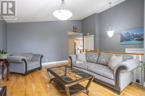 58 Owen Court, Central Elgin (Lynhurst), ON - Indoor Photo Showing Living Room