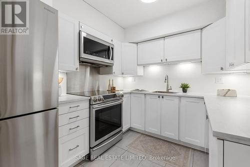 316 - 40 Sylvan Valleyway, Toronto (Bedford Park-Nortown), ON - Indoor Photo Showing Kitchen With Upgraded Kitchen