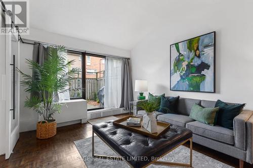 316 - 40 Sylvan Valleyway, Toronto (Bedford Park-Nortown), ON - Indoor Photo Showing Living Room