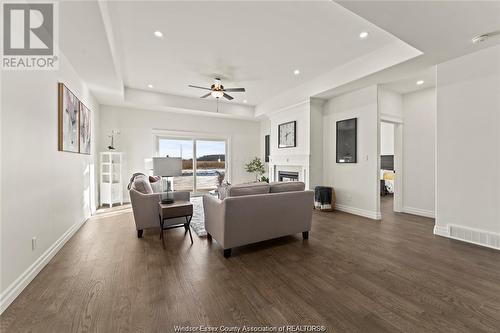 3198 Tullio Drive, Lasalle, ON - Indoor Photo Showing Living Room