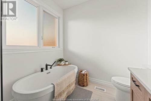 3198 Tullio Drive, Lasalle, ON - Indoor Photo Showing Bathroom