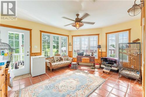 2786 Highway 34, Champlain, ON - Indoor Photo Showing Living Room