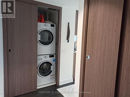 4210 - 17 Bathurst Street, Toronto, ON - Indoor Photo Showing Laundry Room