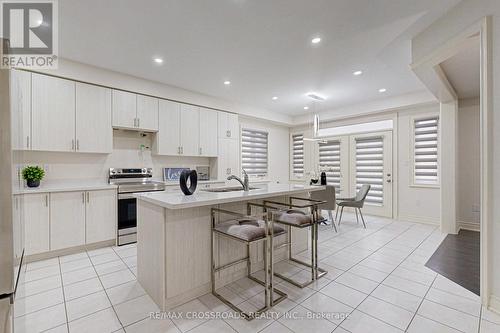 250 Wesmina Avenue, Whitchurch-Stouffville, ON - Indoor Photo Showing Kitchen