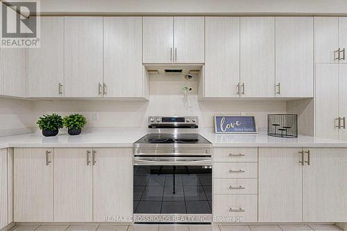 250 Wesmina Avenue, Whitchurch-Stouffville, ON - Indoor Photo Showing Kitchen