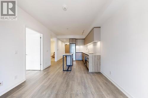 618 - 8 Beverley Glen Boulevard, Vaughan, ON - Indoor Photo Showing Kitchen