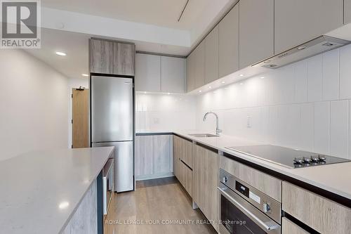 618 - 8 Beverley Glen Boulevard, Vaughan, ON - Indoor Photo Showing Kitchen With Stainless Steel Kitchen With Upgraded Kitchen