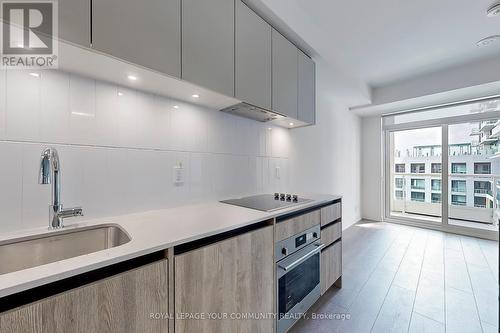 618 - 8 Beverley Glen Boulevard, Vaughan, ON - Indoor Photo Showing Kitchen