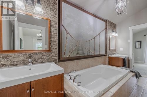 46676 Mapleton Line, Aylmer (Ay), ON - Indoor Photo Showing Bathroom