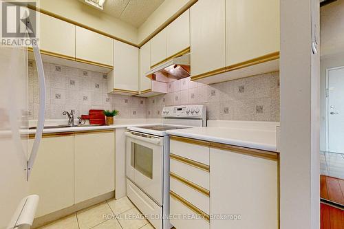 408 - 1540 Pickering Parkway, Pickering, ON - Indoor Photo Showing Kitchen