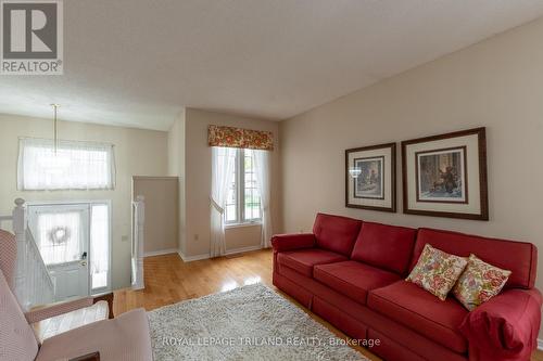 34 - 145 North Centre Road, London, ON - Indoor Photo Showing Living Room