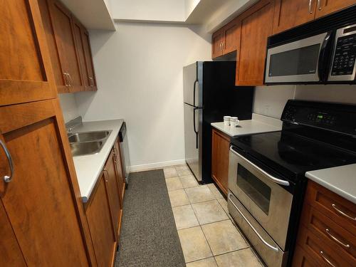 Kitchen - 810-1225 Rue Notre-Dame O., Montréal (Ville-Marie), QC - Indoor Photo Showing Kitchen With Double Sink