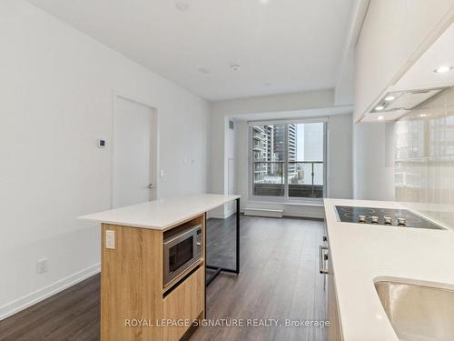 510-8 Beverley Glen Blvd, Vaughan, ON - Indoor Photo Showing Kitchen