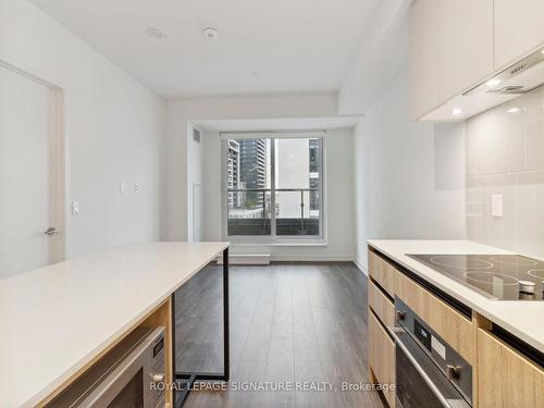 510-8 Beverley Glen Blvd, Vaughan, ON - Indoor Photo Showing Kitchen