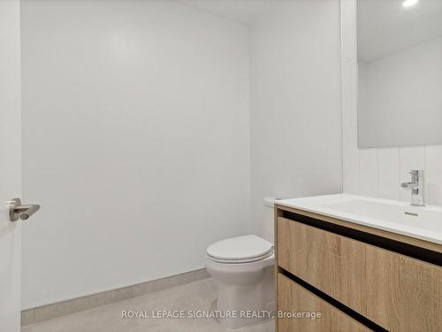 510-8 Beverley Glen Blvd, Vaughan, ON - Indoor Photo Showing Bathroom