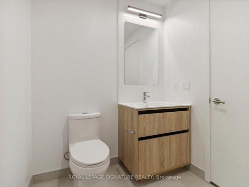 510-8 Beverley Glen Blvd, Vaughan, ON - Indoor Photo Showing Bathroom