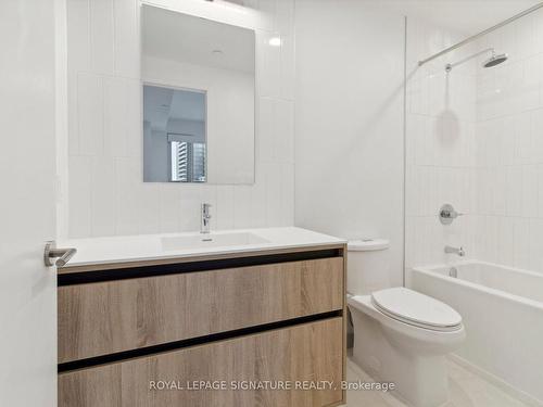 510-8 Beverley Glen Blvd, Vaughan, ON - Indoor Photo Showing Bathroom