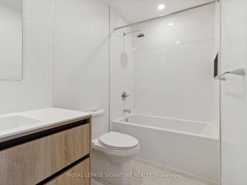 510-8 Beverley Glen Blvd, Vaughan, ON - Indoor Photo Showing Bathroom