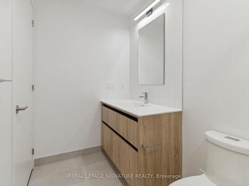 510-8 Beverley Glen Blvd, Vaughan, ON - Indoor Photo Showing Bathroom