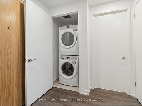 510-8 Beverley Glen Blvd, Vaughan, ON - Indoor Photo Showing Laundry Room