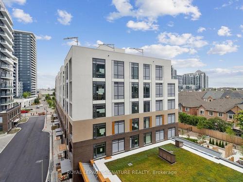 510-8 Beverley Glen Blvd, Vaughan, ON - Outdoor With Facade