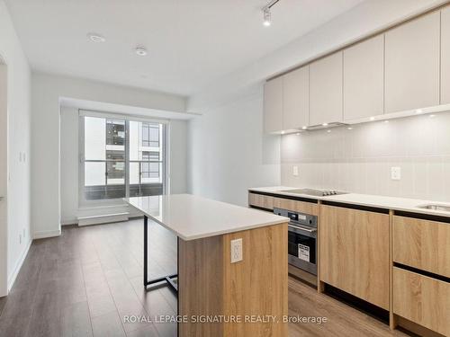 510-8 Beverley Glen Blvd, Vaughan, ON - Indoor Photo Showing Kitchen