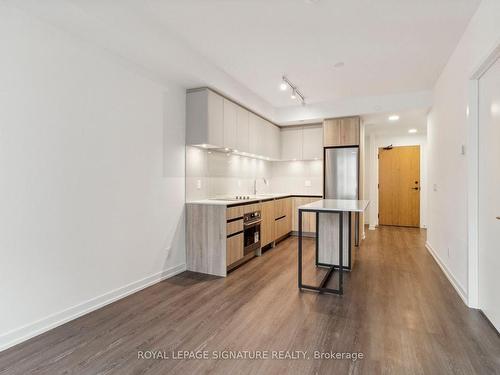 510-8 Beverley Glen Blvd, Vaughan, ON - Indoor Photo Showing Kitchen With Upgraded Kitchen