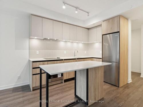 510-8 Beverley Glen Blvd, Vaughan, ON - Indoor Photo Showing Kitchen