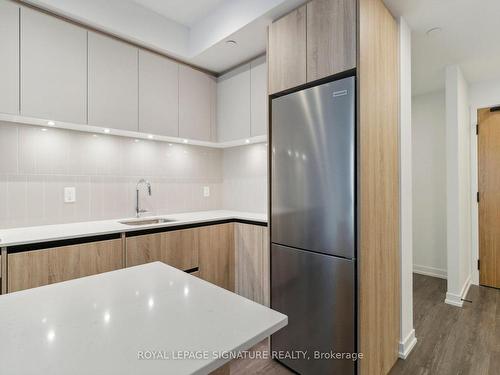 510-8 Beverley Glen Blvd, Vaughan, ON - Indoor Photo Showing Kitchen