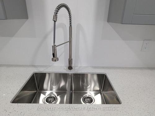 Bsmt-24 Richwood Cres, Brampton, ON - Indoor Photo Showing Kitchen